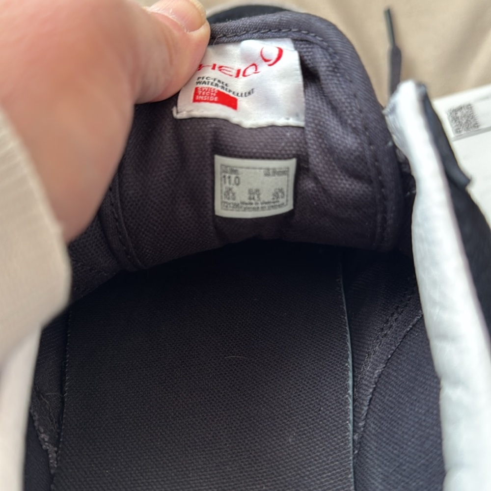 Vans - Picture 3 of 5